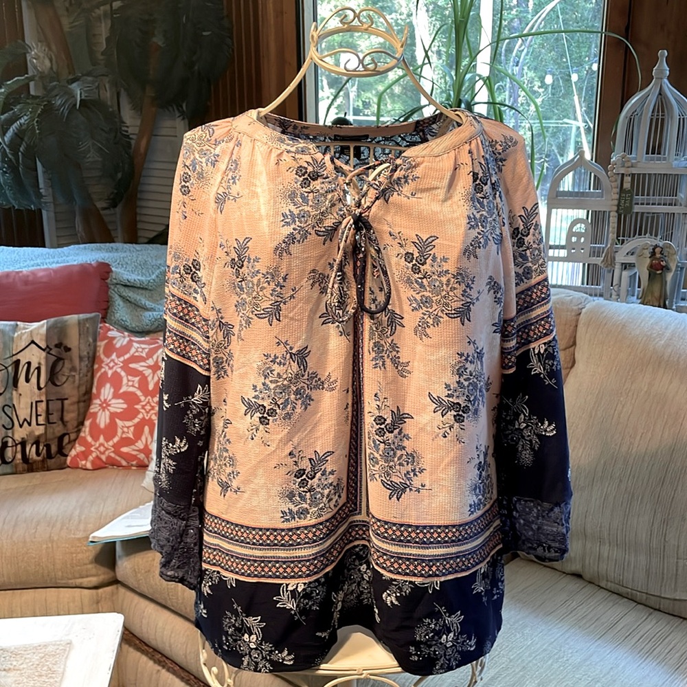 New Directions size Medium Beautiful Blouse with blues, peach and cream color